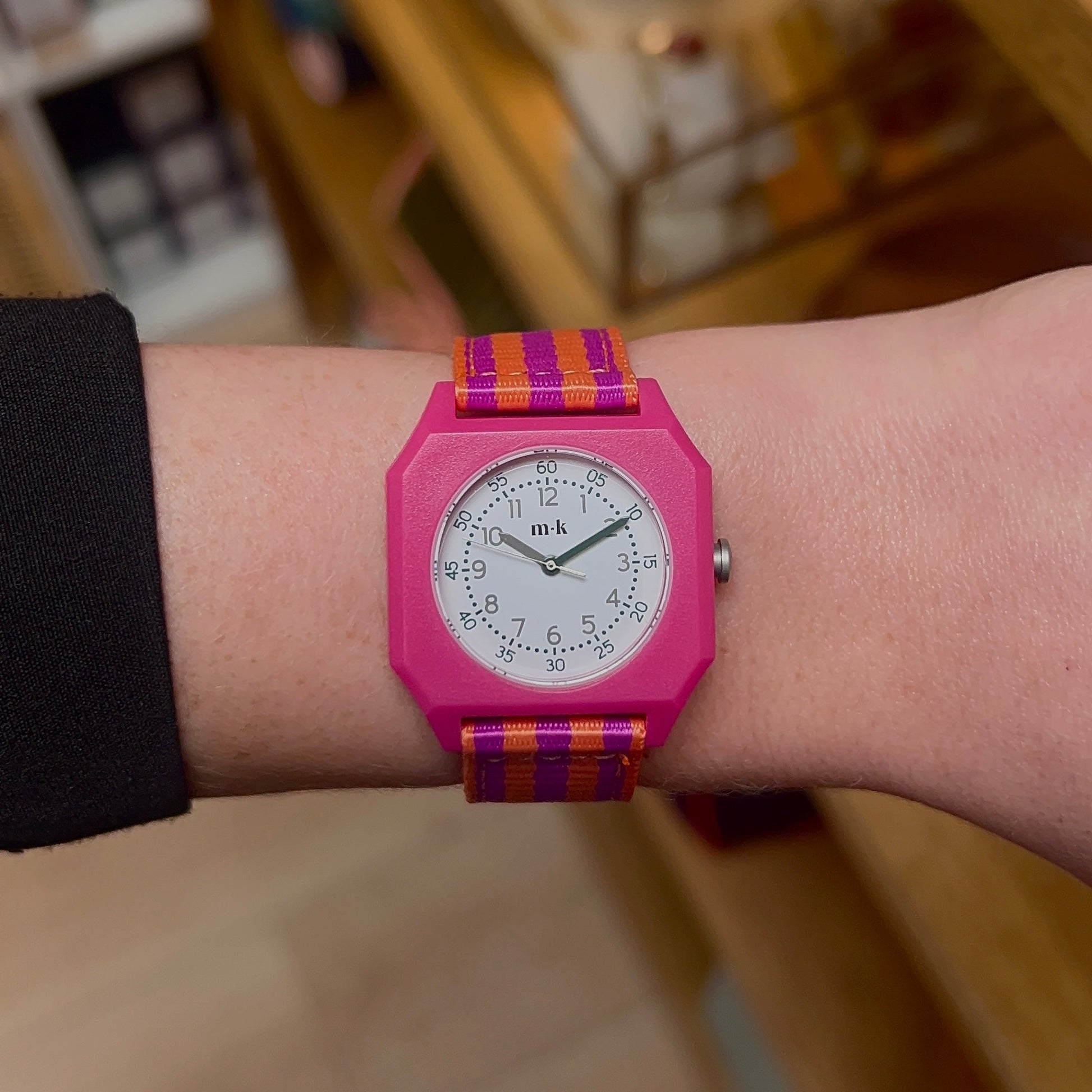 Montre "Ruby Papaya" pour enfant, Montre pour enfant, montre pour femme, montre qui facilite la lecture de l'heure, Montre d'apprentissage, Montre colorées, Montre avec les minutes, Montre mini kyomo, Montres fun, montre réglables.