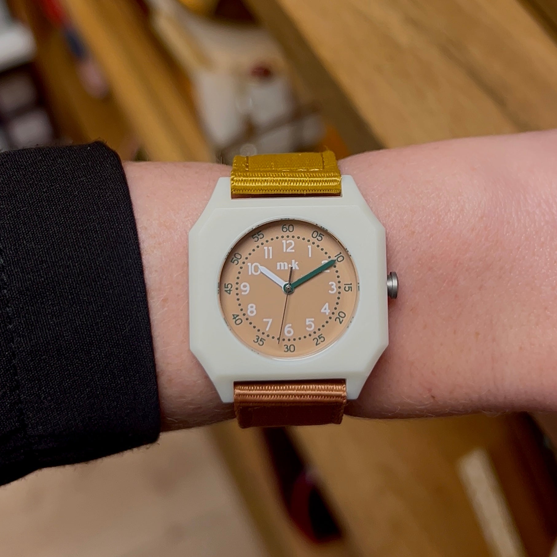 Montre "Sunburn" pour enfant, Montre pour enfant, montre pour femme, montre qui facilite la lecture de l'heure, Montre d'apprentissage, Montre colorées, Montre avec les minutes, Montre mini kyomo, Montres fun, montre réglables.