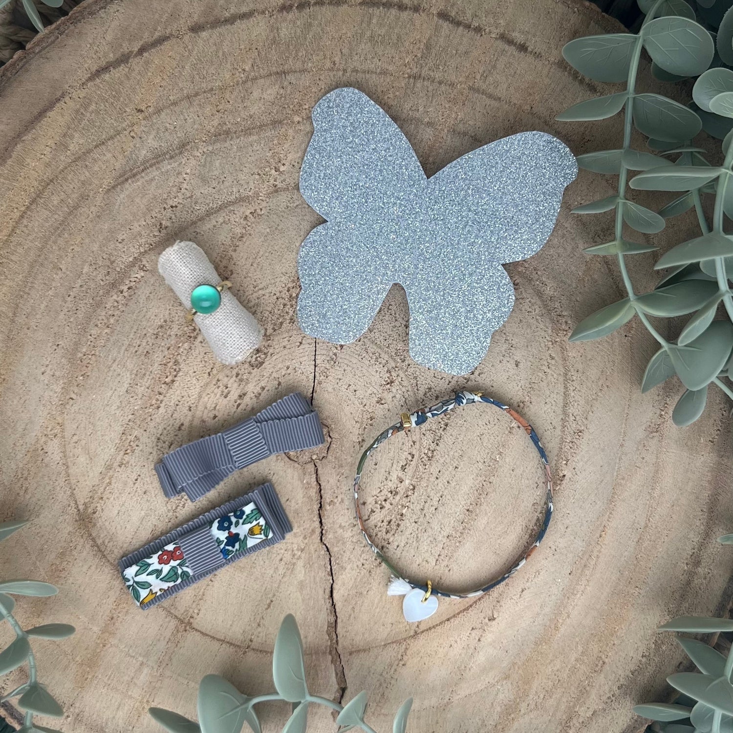 Produit de la marque au royaume des filles , accessoires cheveux enfants fabriqué à la mains en france