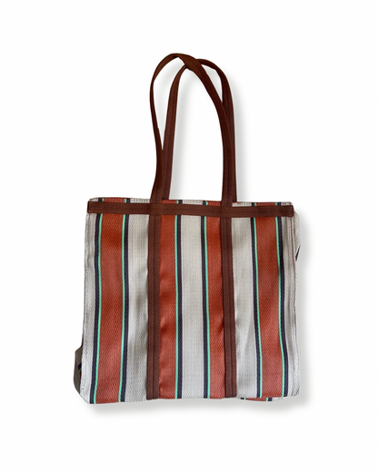 Sac carré - Plastique recyclé Babachic - sac format carré -  sac avec anses -  sac qui se porte à l'épaule - sac vintage -  sac rayé - Sac pour le marché - sac unique - sac en plastique recyclé - sac orange et beige