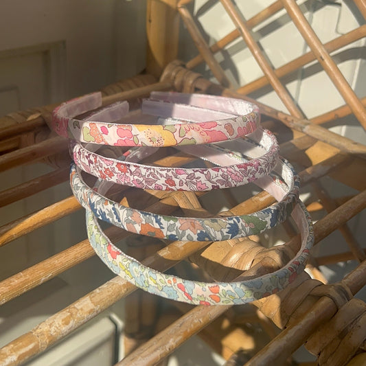 Serre tête fin fleurs, de la marque Au royaume des filles, Fabriqué à la main en france