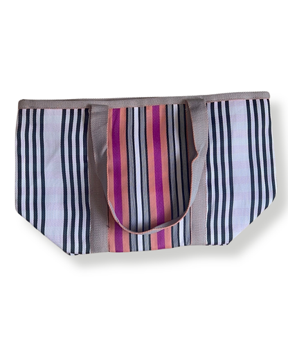 Sac de plage avec fermeture Babachic - sac de pique nique avec fermeture Babachic - sac de vacance - sac résistant au sable, sac avec fermeture- sac avec anse qui se porte sur l'épaule - Sac babachic - sac en plastique recyclé - sac avec pochette intégré - sac rose clair